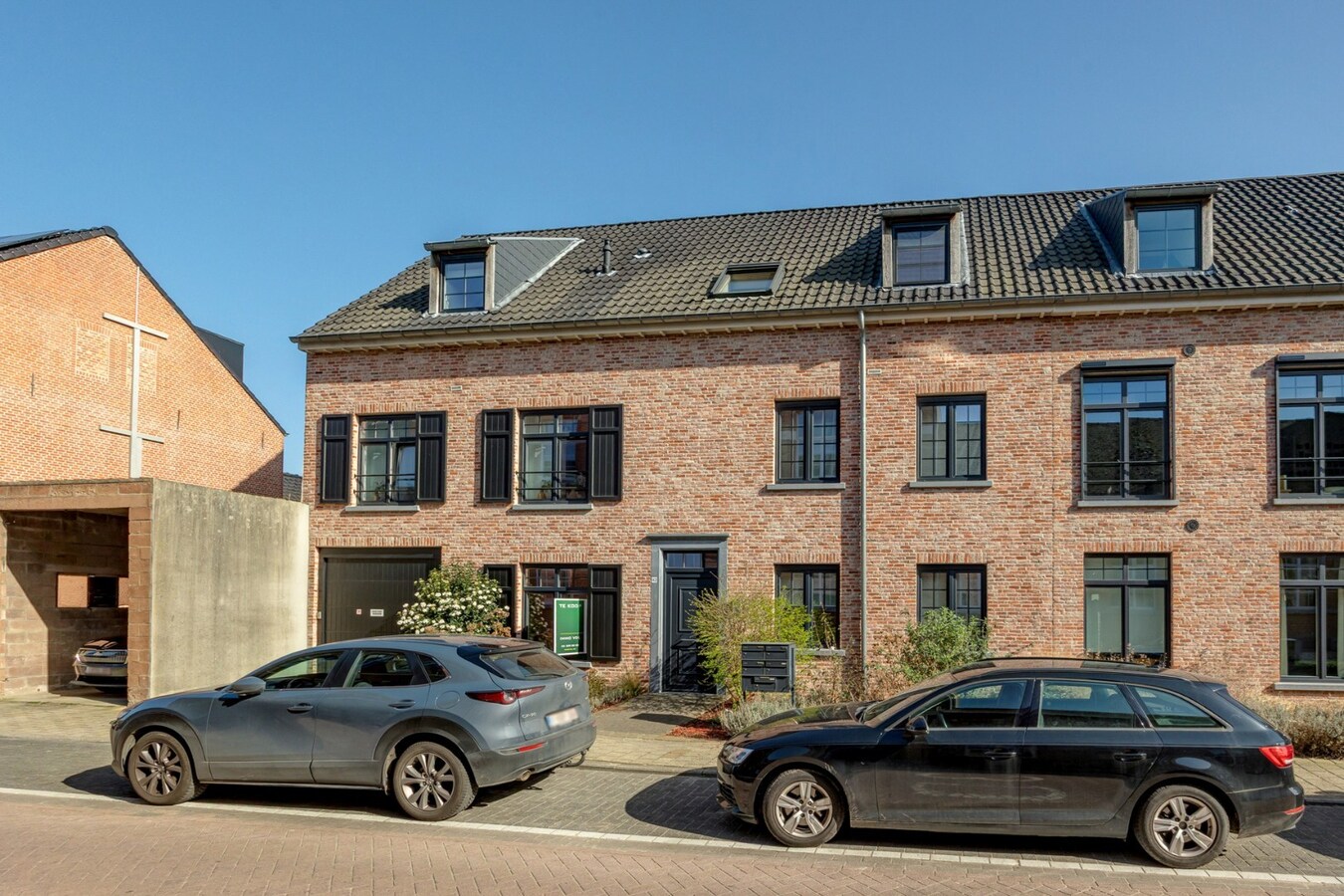 Energiezuinig gelijkvloers appartement met carport in het centrum van Broechem 