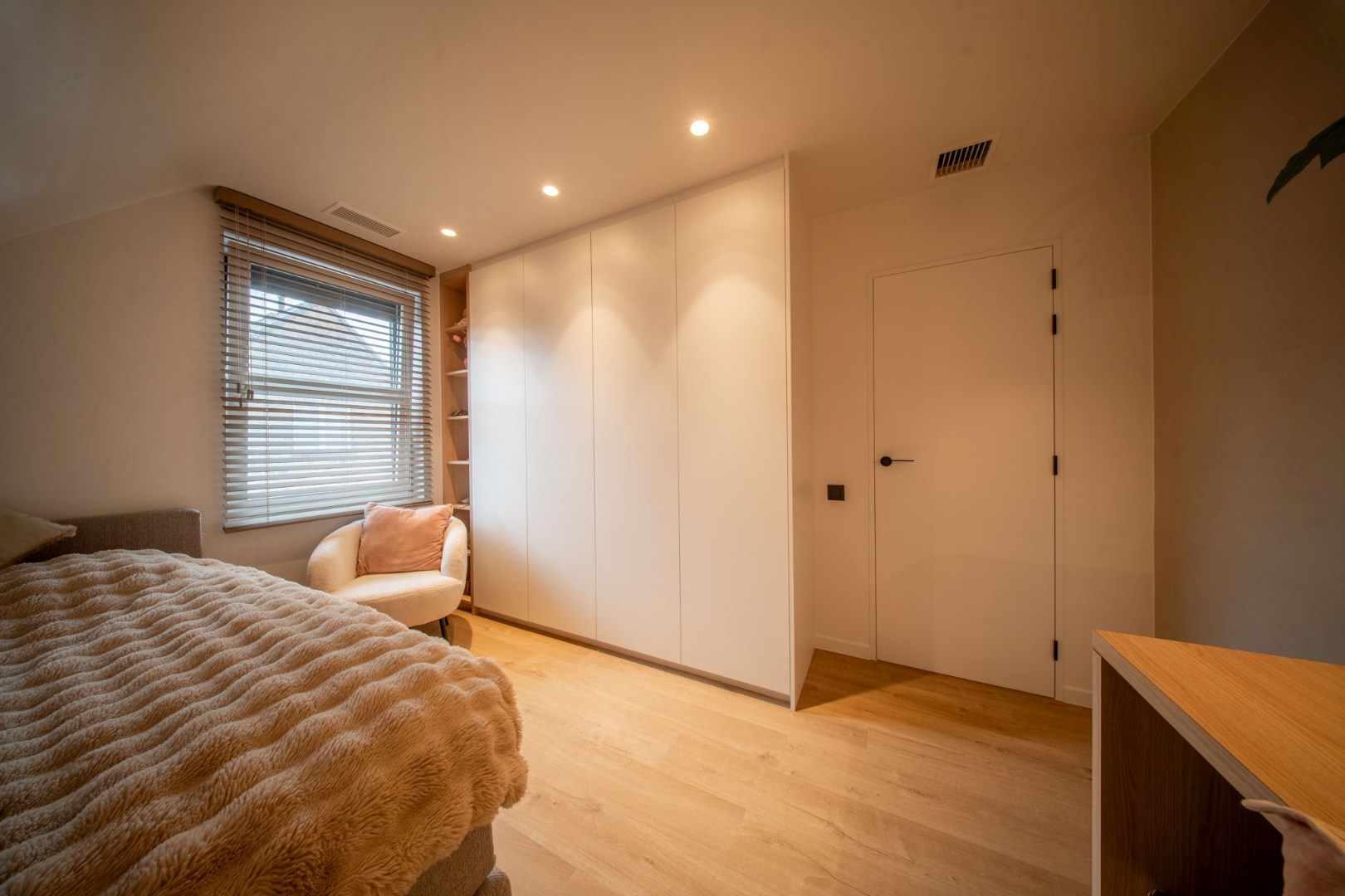 Verrassend luxueus afgewerkte woning met tuin en garage 