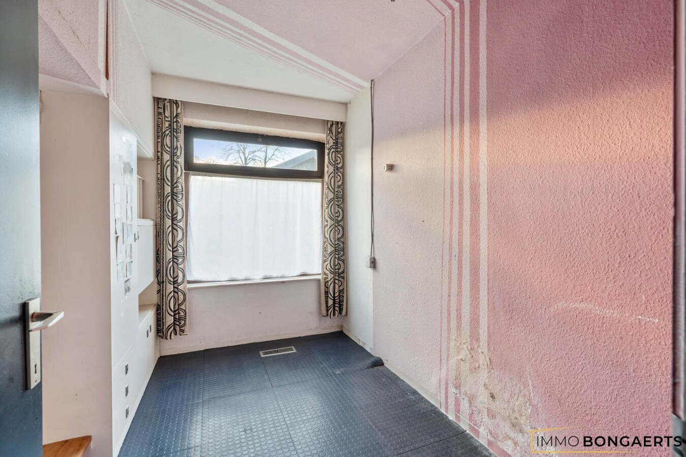 Gelijkvloerse woning met polyvalent bijgebouw 