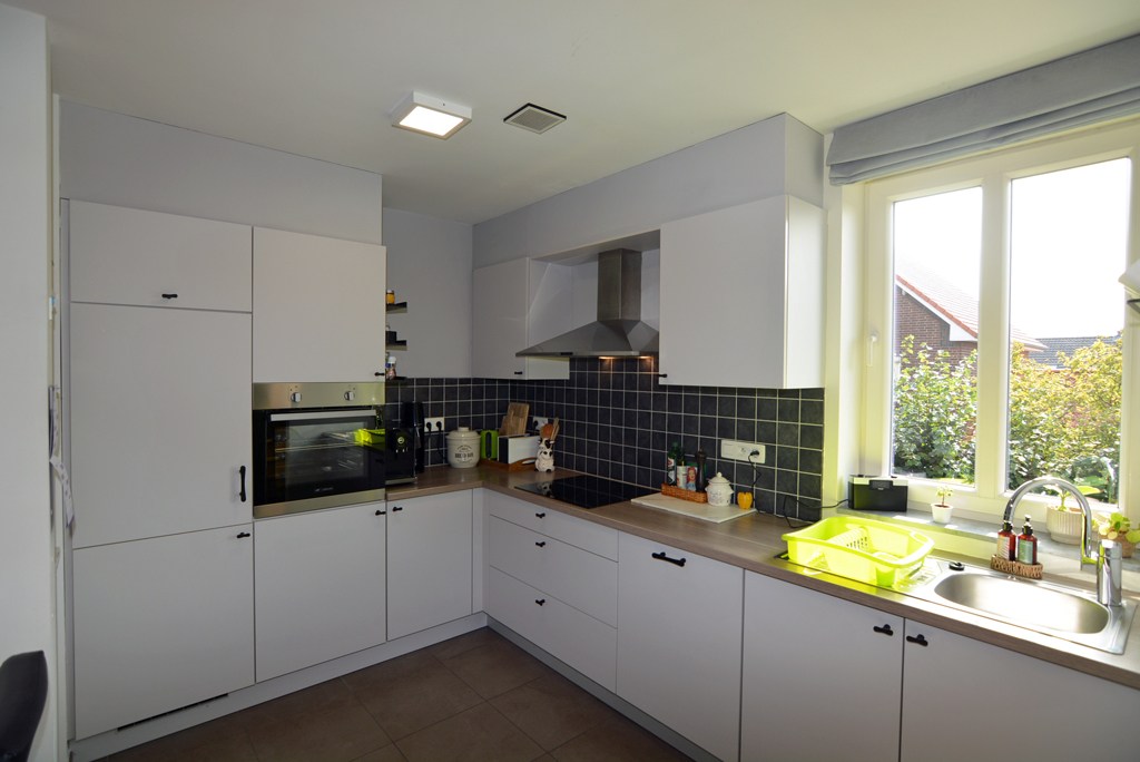 Energiezuinig duplex-appartement met 2 slpk, terras en carport met berging. 