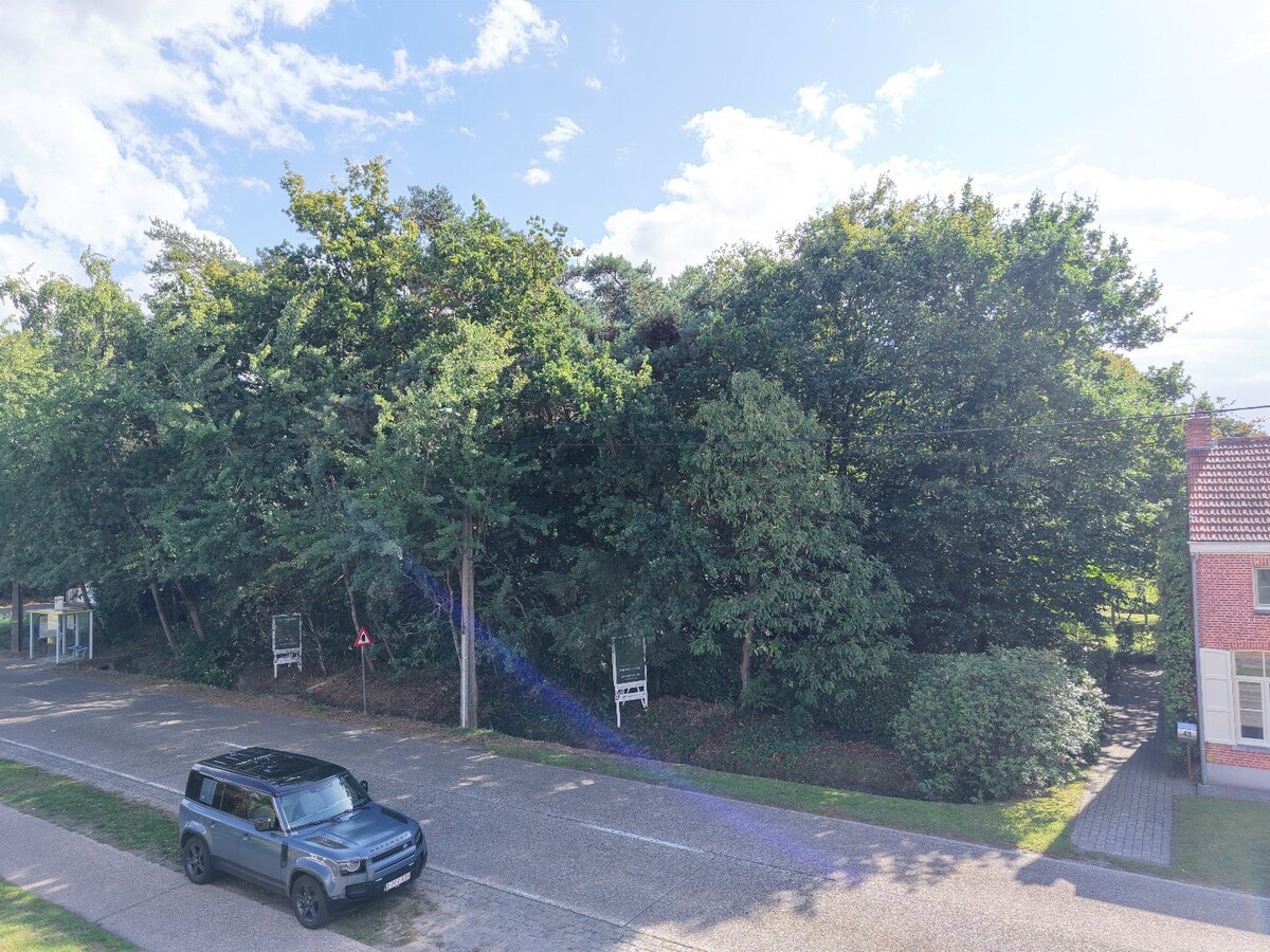 Ruim perceel bouwgrond van 2.708 m² met ideale zuidoriëntatie in Zoersel 