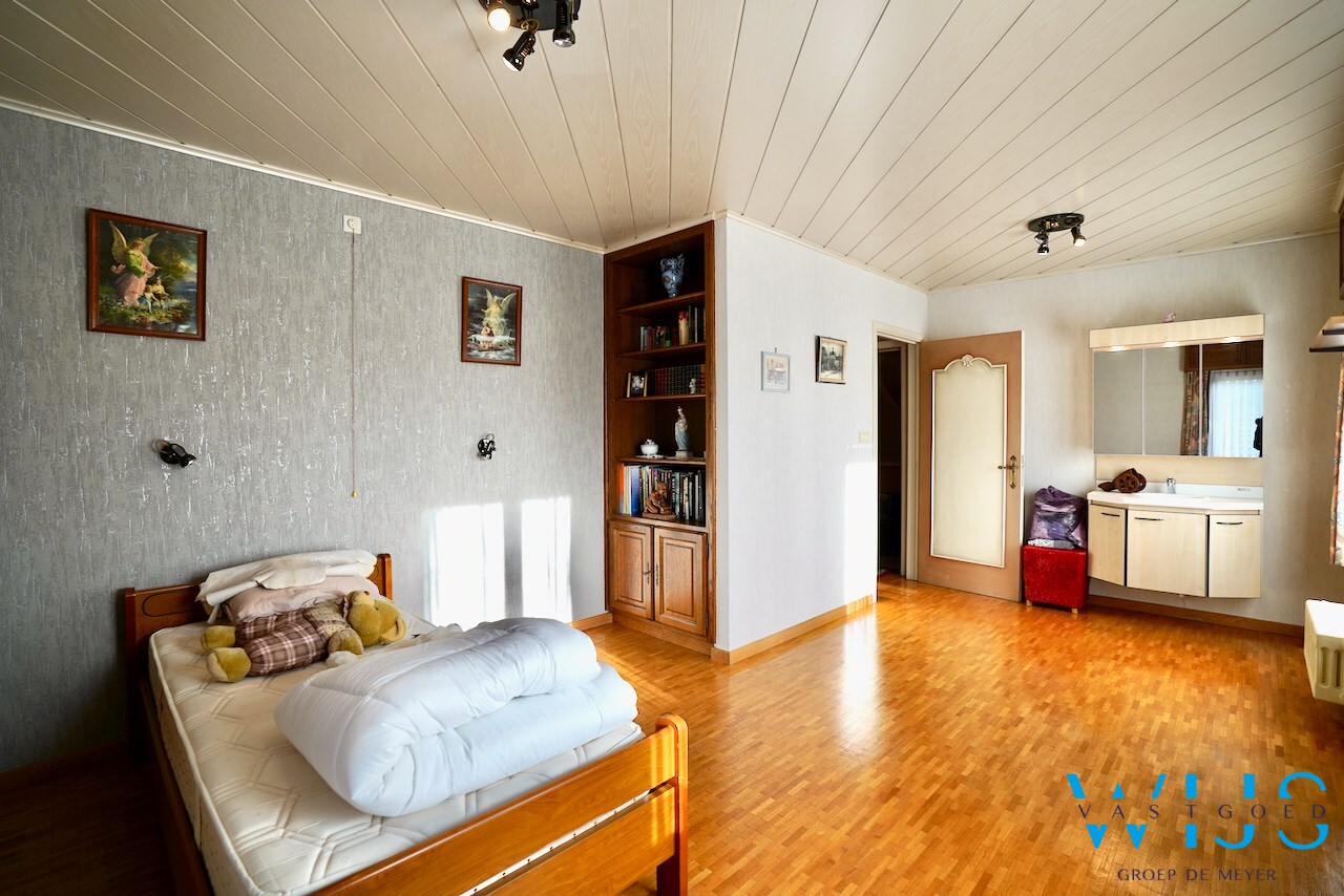 Stevige gezinswoning met bijgebouw te Ertvelde ! 