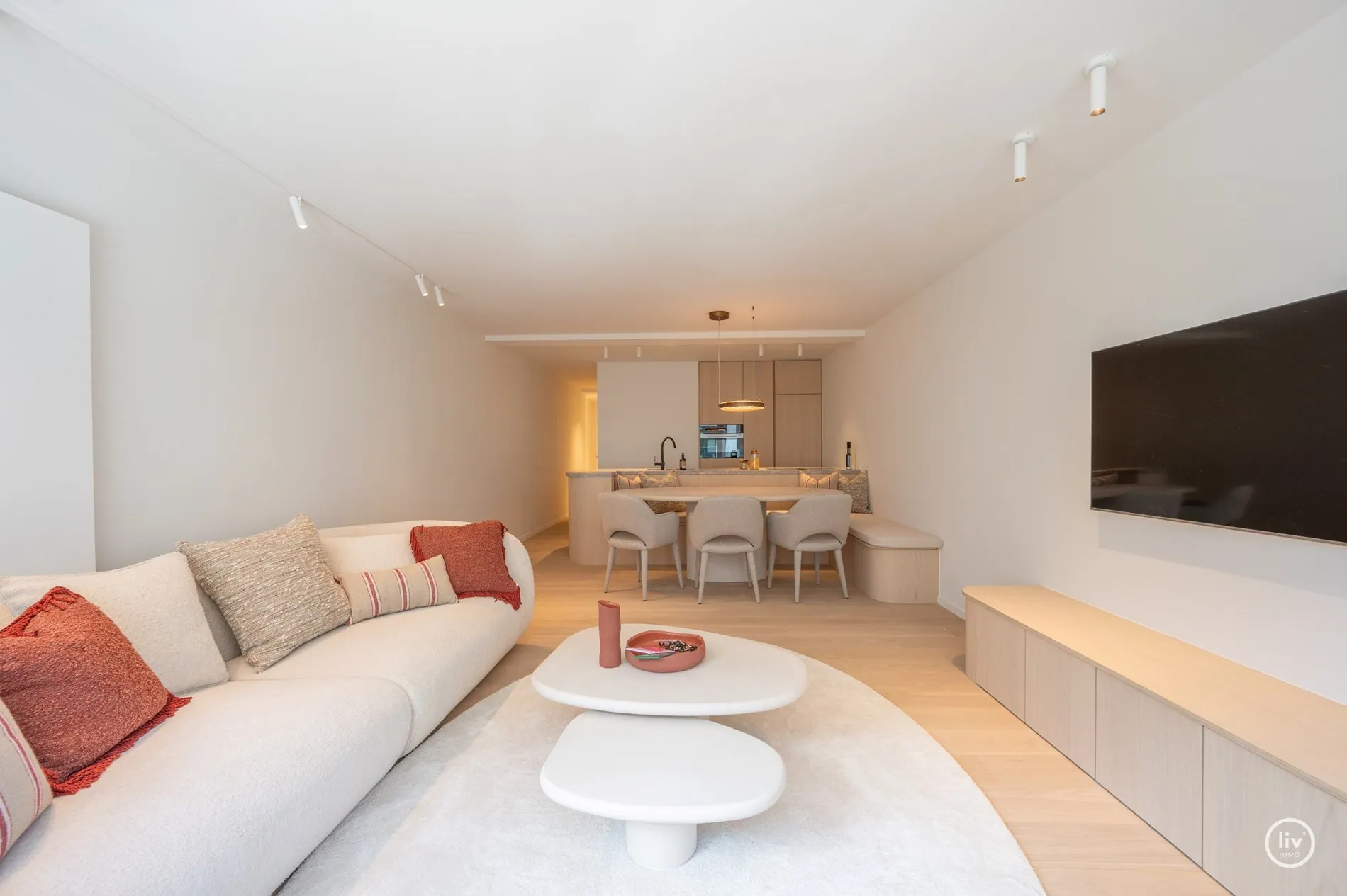 Gezellig gerenoveerd 3 slaapkamerappartement centraal gelegen op de Parmentierlaan te Knokke. 