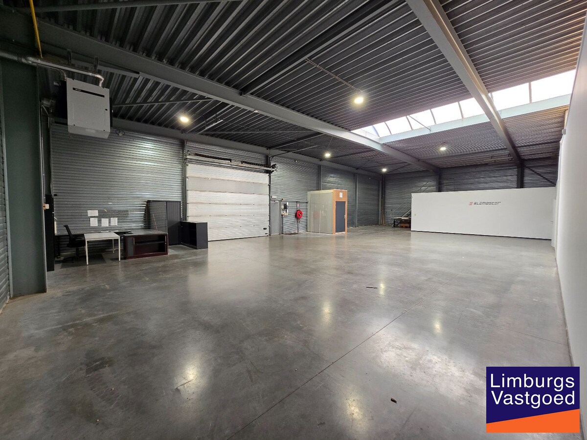 Bedrijfsgebouw - groot 831m² - centraal gelegen op het industrieterrein 
