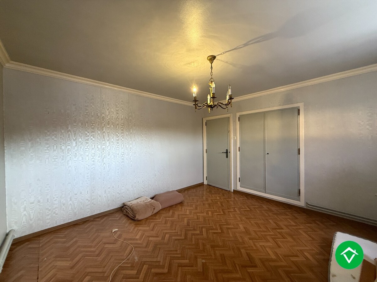 Karaktervolle, stevige woning met 4 slaapkamers, tuin en garage in centrum Roeselare 