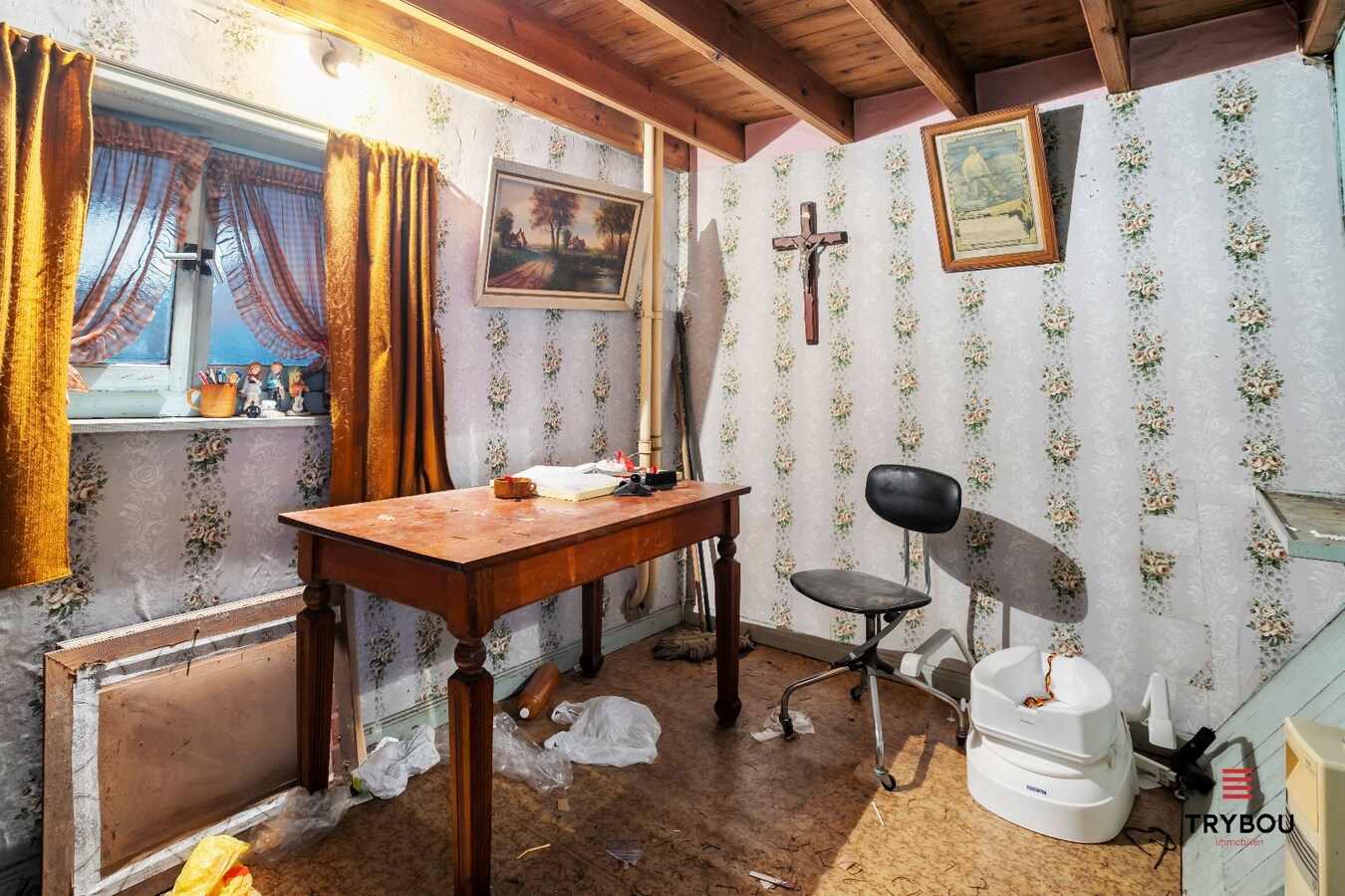 Halfvrijstaande woning met 5 slaapkamers en bijgebouw op 5488 m³ te Jonkershove 