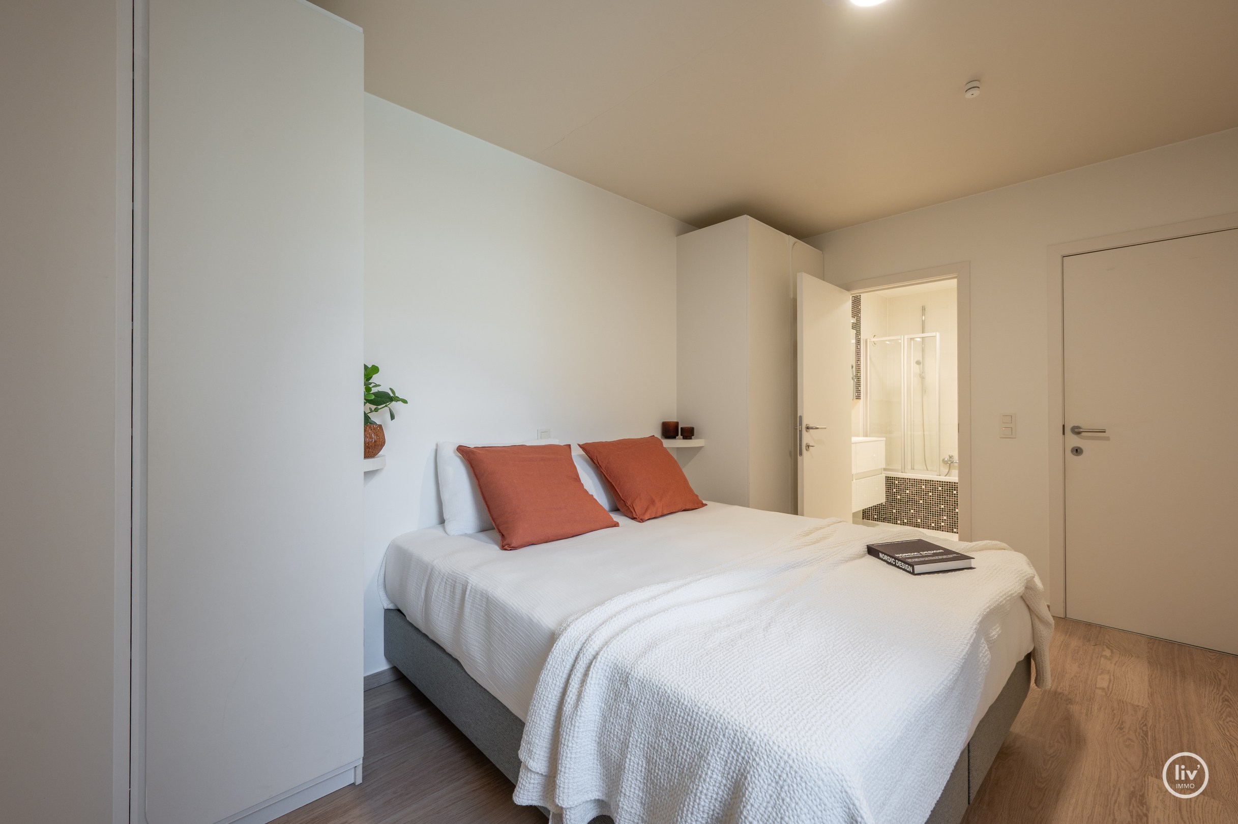 Centraal gelegen 2-kamer appartement met zuidgericht terras op de Lippenslaan. 