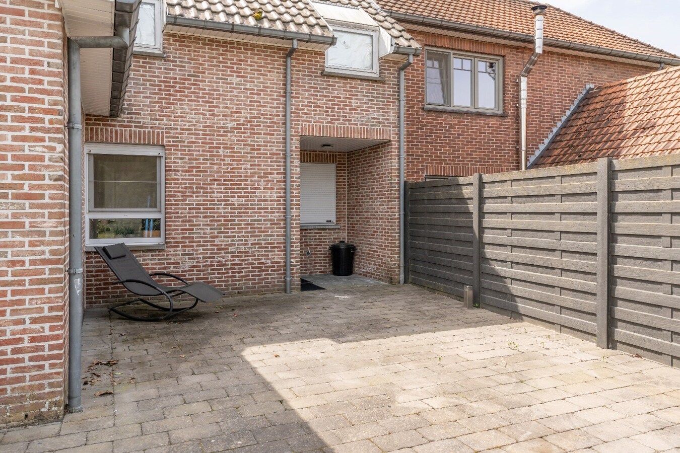 Ruime woning in Dorne(Maaseik) met 4 slaapkamers, gelegen op een uitzonderlijk ruim perceel. 