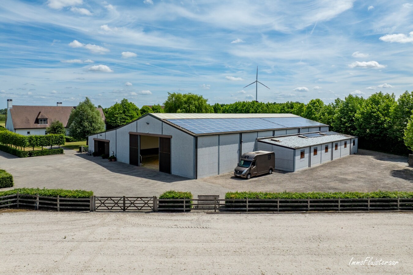 Beautiful villa with indoor and outdoor riding arenas on over 2.4 hectares in Ardooie 