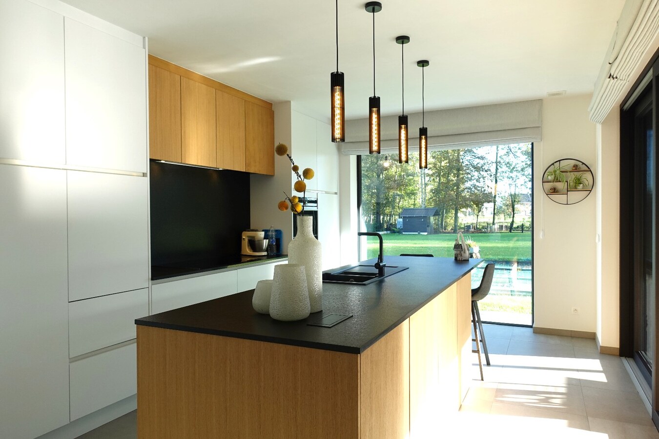 Uitzonderlijke luxe villa (2022) met prachtige tuin &amp; 5 slaapkamers op 2.162m² 