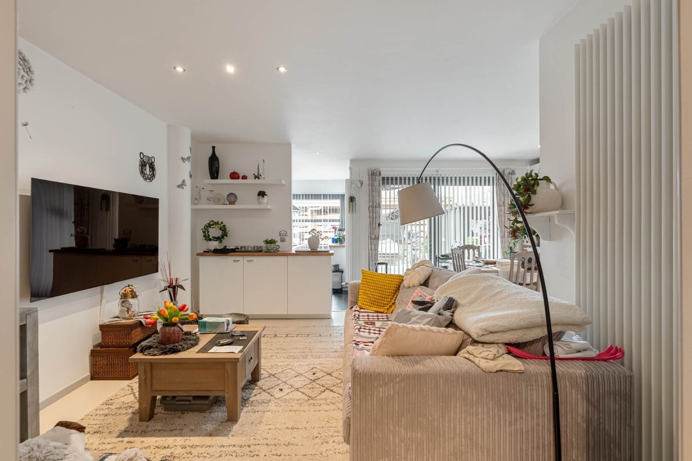 Gelijkvloers INVESTERINGSAPPARTEMENT vlakbij centrum met fraai terras en autostandplaats. 