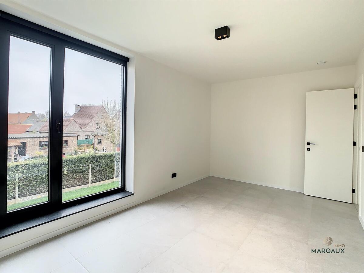 Halfopen bebouwing met exclusieve afwerkingsgraard 