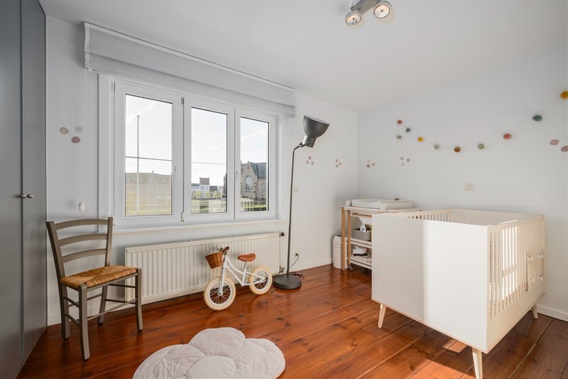 Instapklare, gerenoveerde gezinswoning met garage en oprit in hartje Zeebrugge 