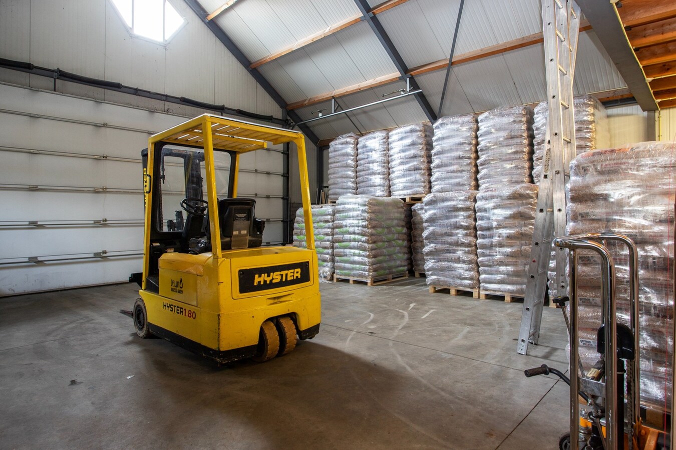 Uniek woon-winkelpand met bedrijfs-, en buitenruimte op toplocatie in Reusel. 