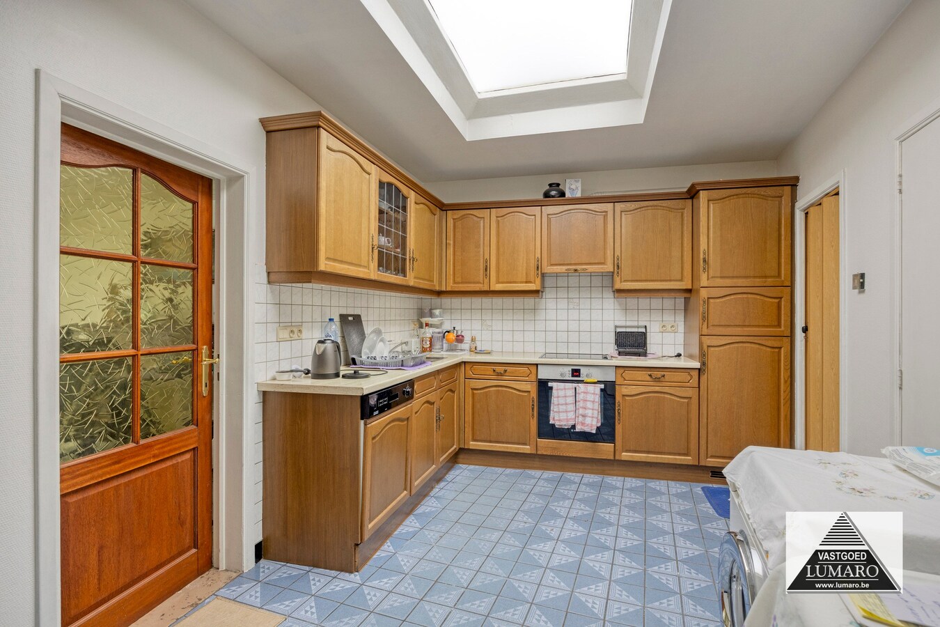 2  woongelegenheden met handelsruimte , grote tuin, 1448 m² 
