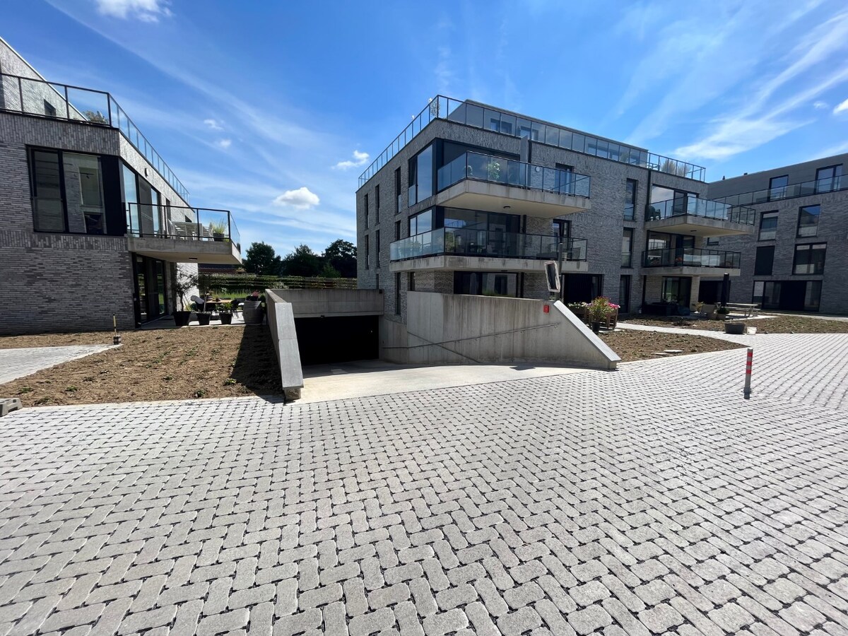 Gelijkvloers appartement met ruim terras 