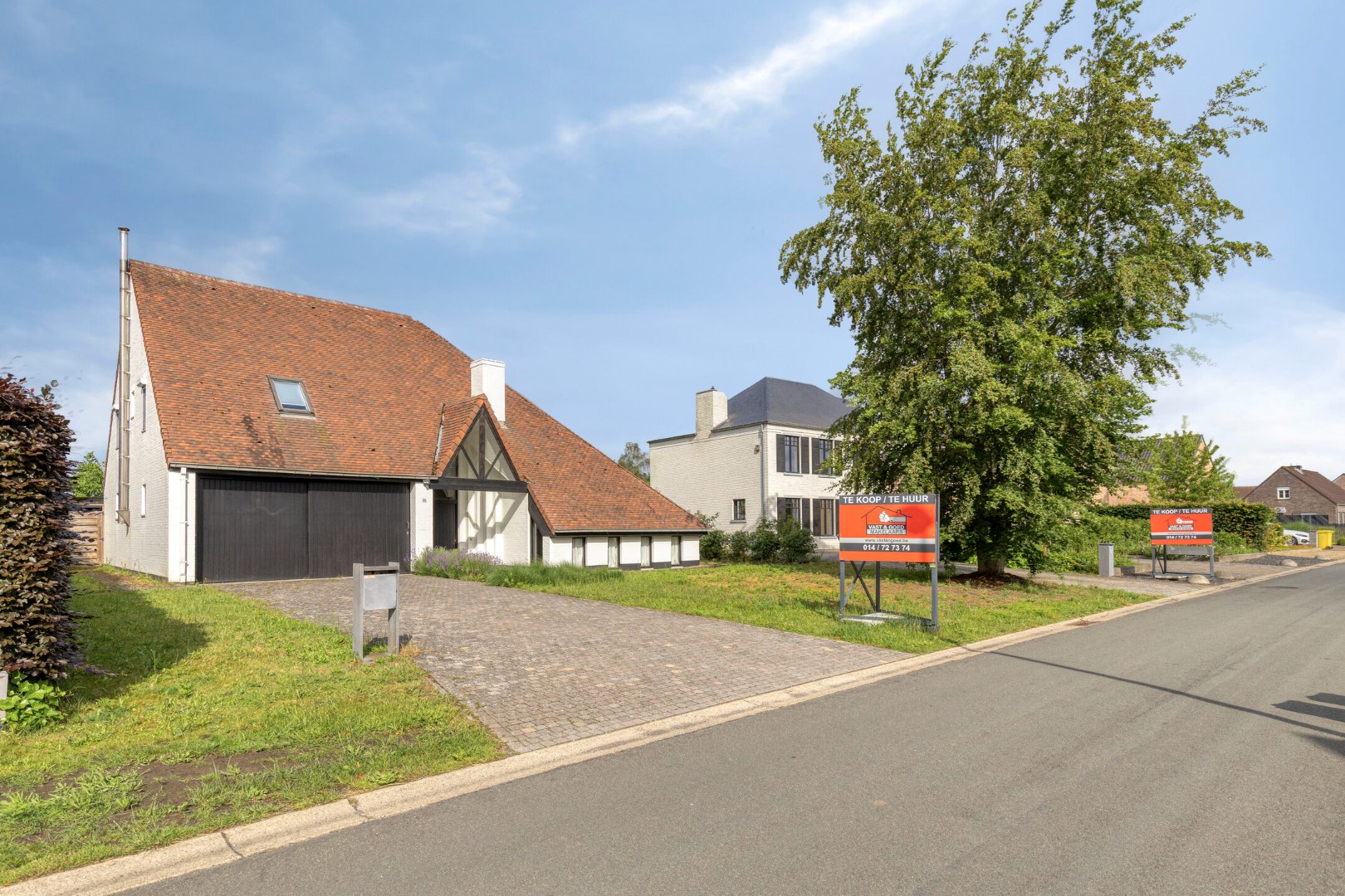 Geheel van schitterende villa + naastgelegen gezinswoning met landelijke ligging in Tongerlo 
