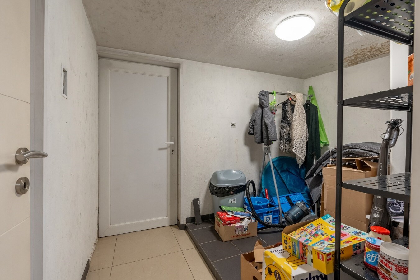 Ruime gerenoveerde woning in Niel-bij-As met 3 slaapkamers. 