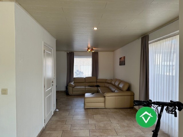 Instapklaar gelijkvloers appartement met tuin en garage in rustige wijk te Eernegem 