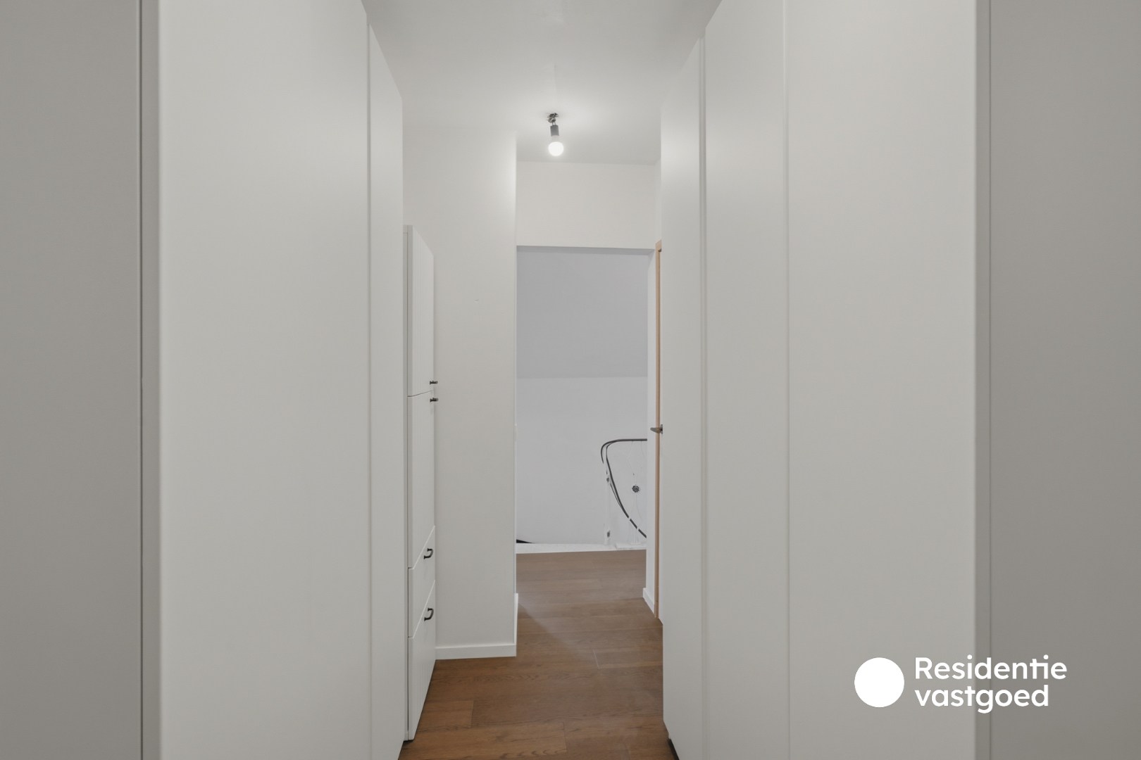 Stijlvolle en energiezuinige halfopen bebouwing met zonnige tuin 