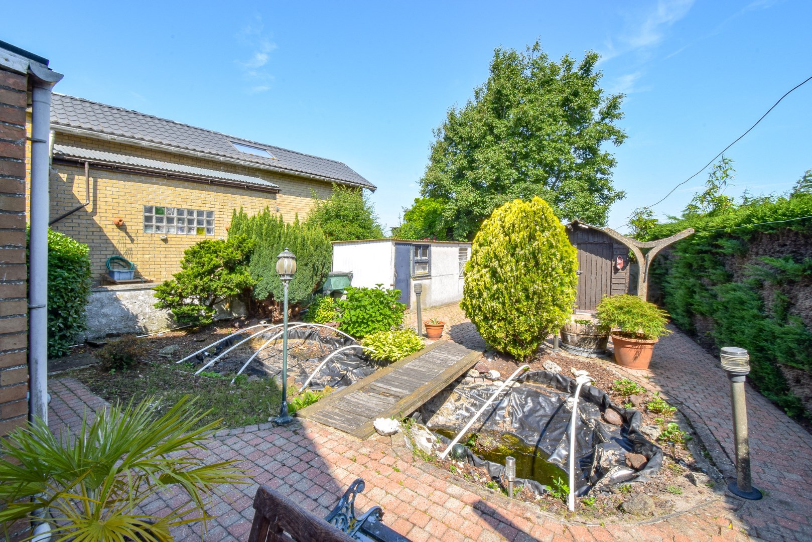 Landelijk gelegen woning ( 258 m²) met inpandige garage en zonnige achtertuin te Snaaskerke 