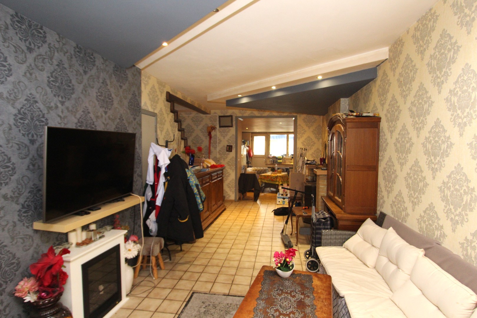 woonkamer met doorgang keuken