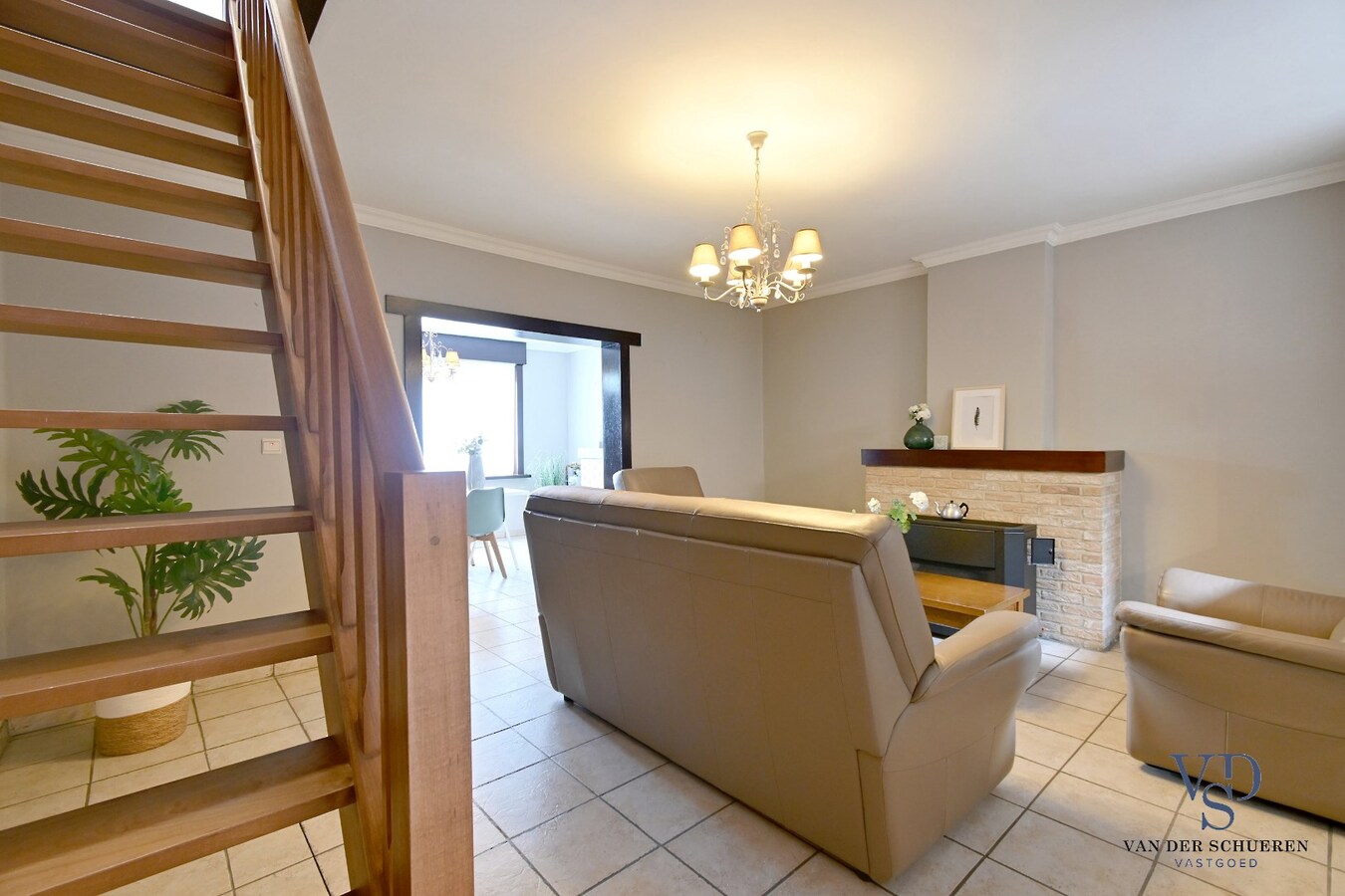 Degelijke rijwoning. 