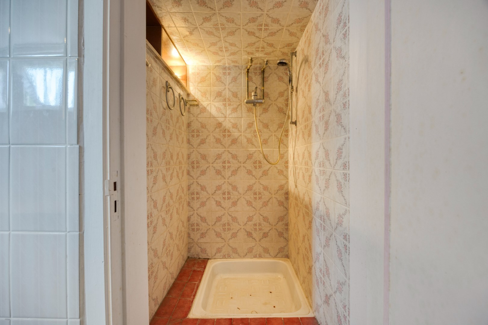 BUNGALOW – 2/4 kamers, dubbele garage &amp; kelders – 1650 BEERSEL 