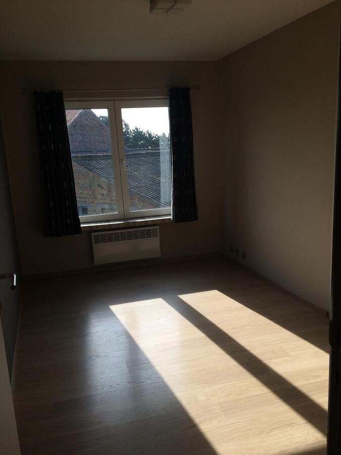 INSTAPKLAAR !! TWEE SLP APPARTEMENT MT GARAGE OP CENTRALE LIGGING 