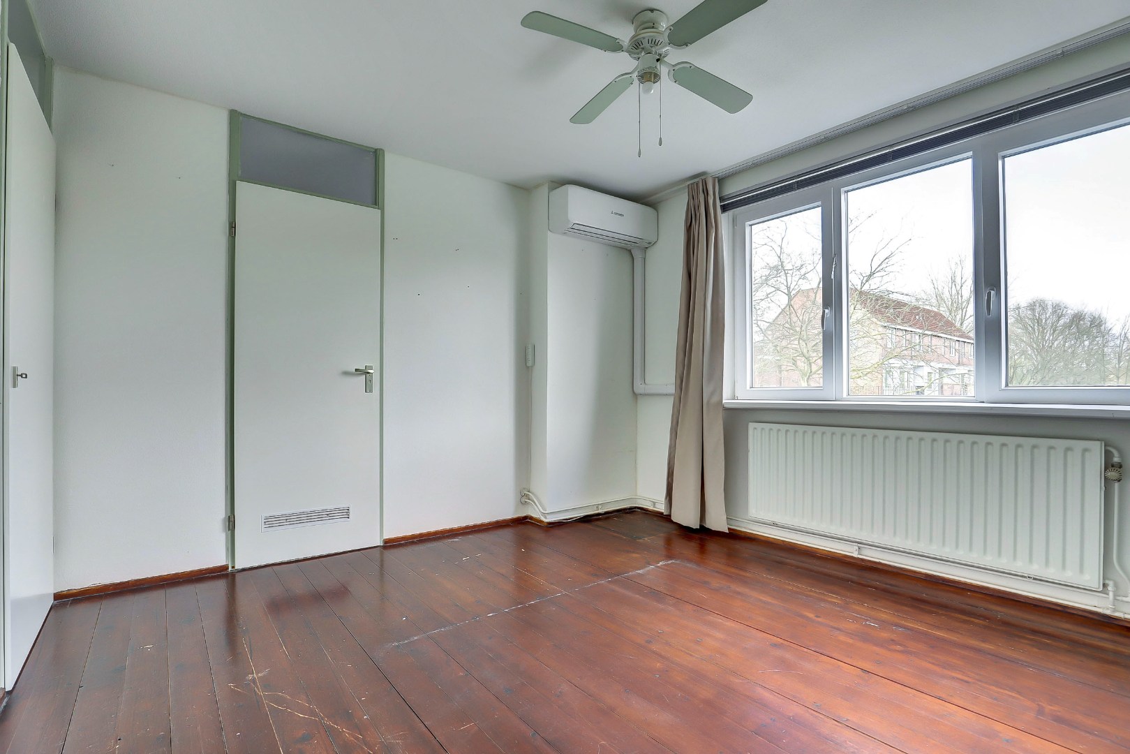 2-kamer hoekwoning met  ruime slaapkamer met airconditioning, tuin op het zonnige zuidwesten. 