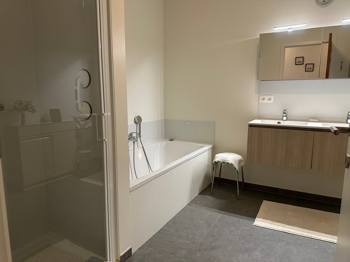 Recent appartement met 2 slaapkamers, terras 