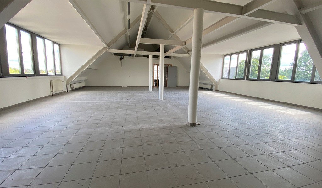 Commercieel gelegen kantoorruimte te huur in Aalst