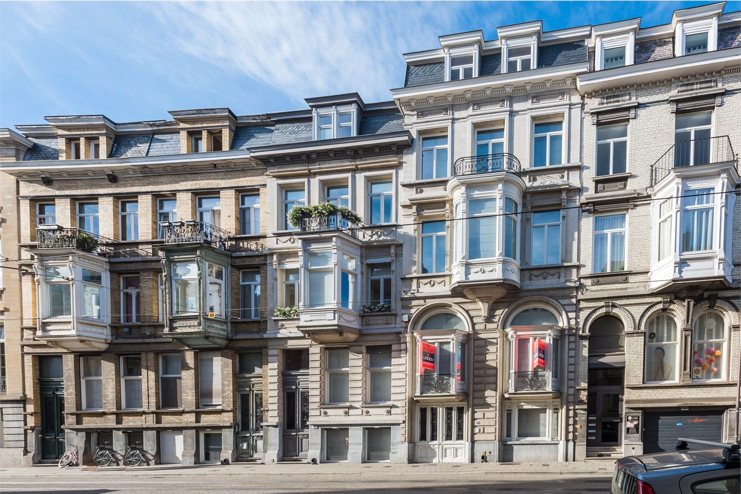 Bijzonder mooi en exclusief herenhuis in prachtige authentieke stijl! 