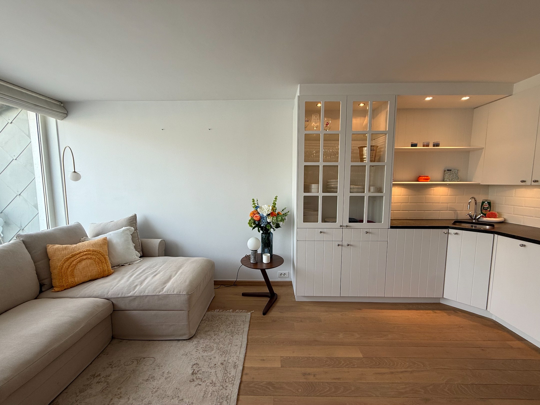 GEMEUBELD - UNIEKE PENTHOUSE met uitzonderlijk ruime terrassen gelegen op de DUMORTIERLAAN te Knokke. 