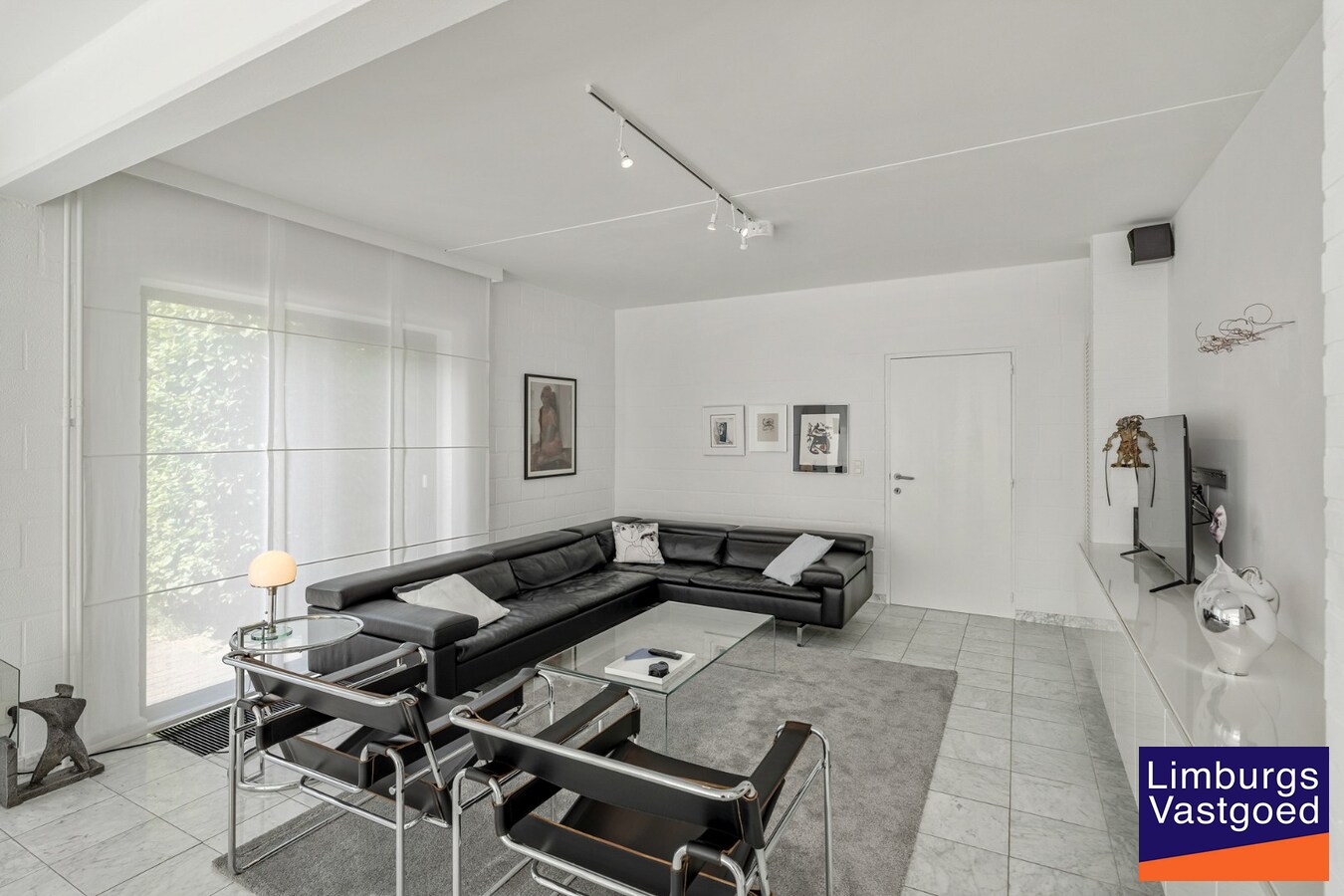Moderne architectenwoning met mooie tuin en zwembad, 5 slaapkamers in Hasselt, OB op 8a12ca in doodlopende straat 