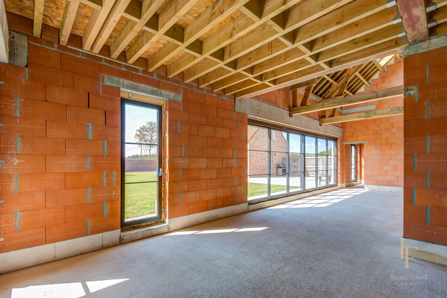 Een langgevelhoeve met bijgebouw! 