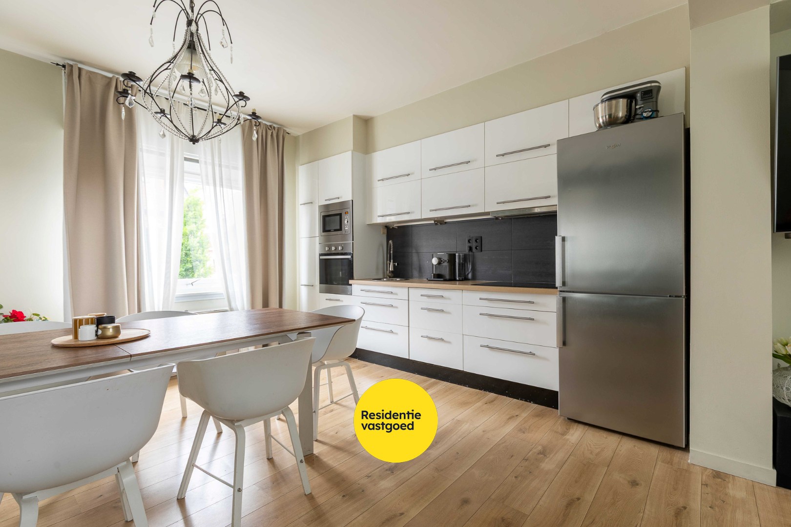 Uniek gerenoveerd pand met 3 entiteiten in hartje Nieuwpoort. 