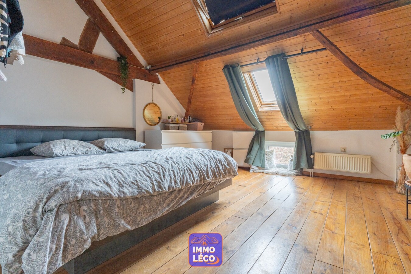 Ensemble immobilier avec restaurant, habitation, entrepôt et bureaux, IDEAL INVESTISSEURS !! 