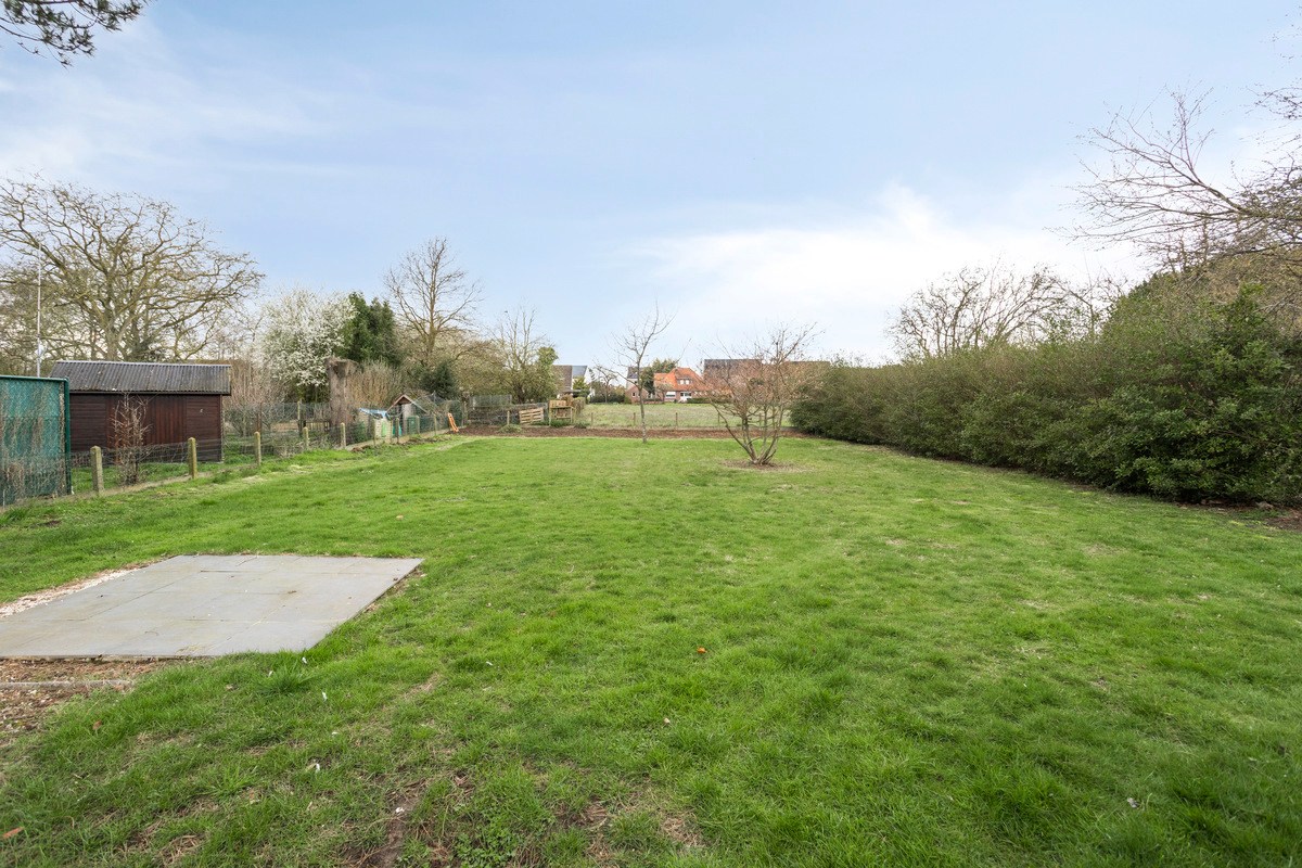 Open bebouwing met 3 slaapkamers, tuin en 2 garages op een perceel van 1108 m² in Haasrode! – EPC 363 kWh/m² - bewoonbare opp. 196 m² 