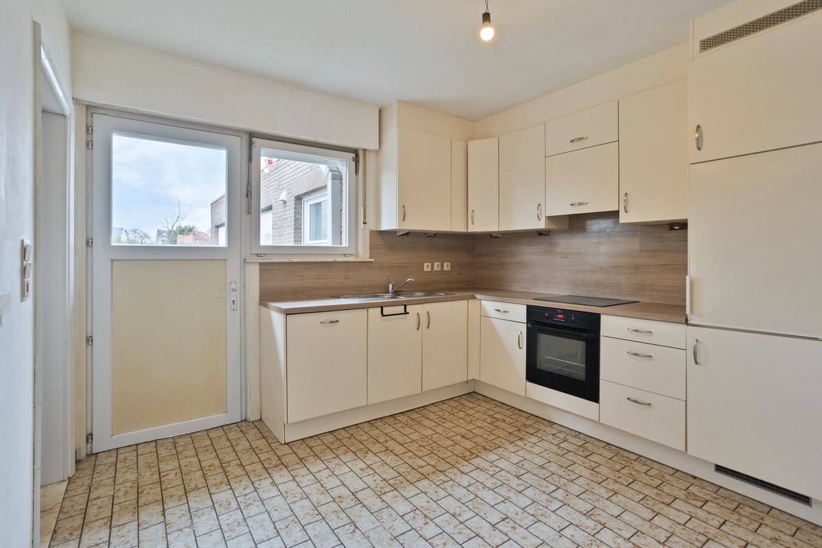 Open bebouwing met 3 slaapkamers, tuin en 2 garages op een perceel van 1108 m² in Haasrode! – EPC 363 kWh/m² - bewoonbare opp. 196 m² 