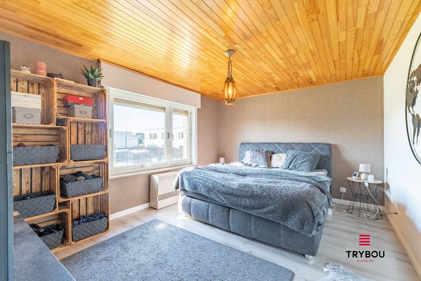 Instapklare gezinswoning met garage en prachtige tuin in rustige straat 