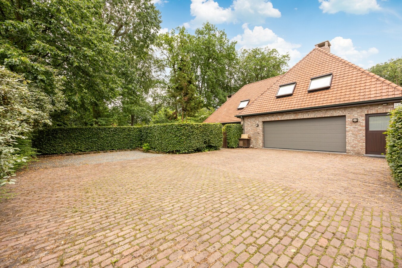 Exclusieve villa met gelijkvloerse master suite, prachtige tuin en uitzonderlijk wooncomfort 