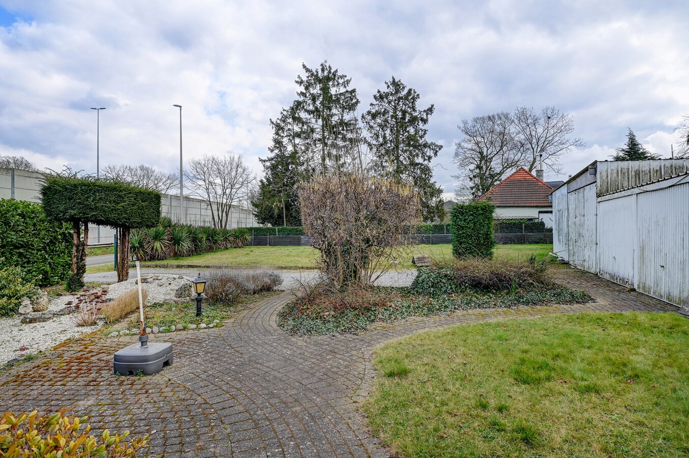 Open bebouwing met 4 slaapkamers 