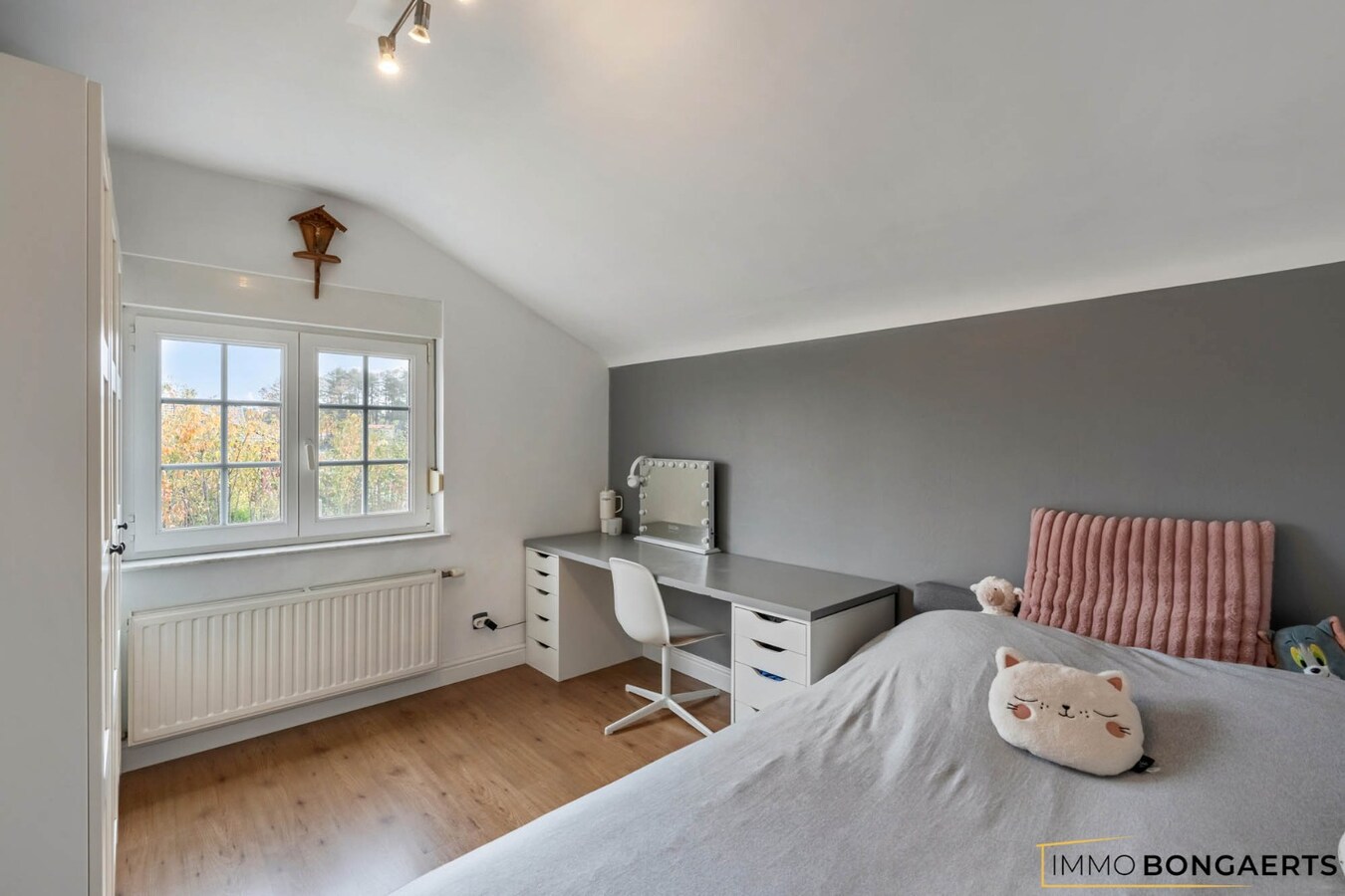 Instapklare woning met 4 slaapkamers en zwembad 