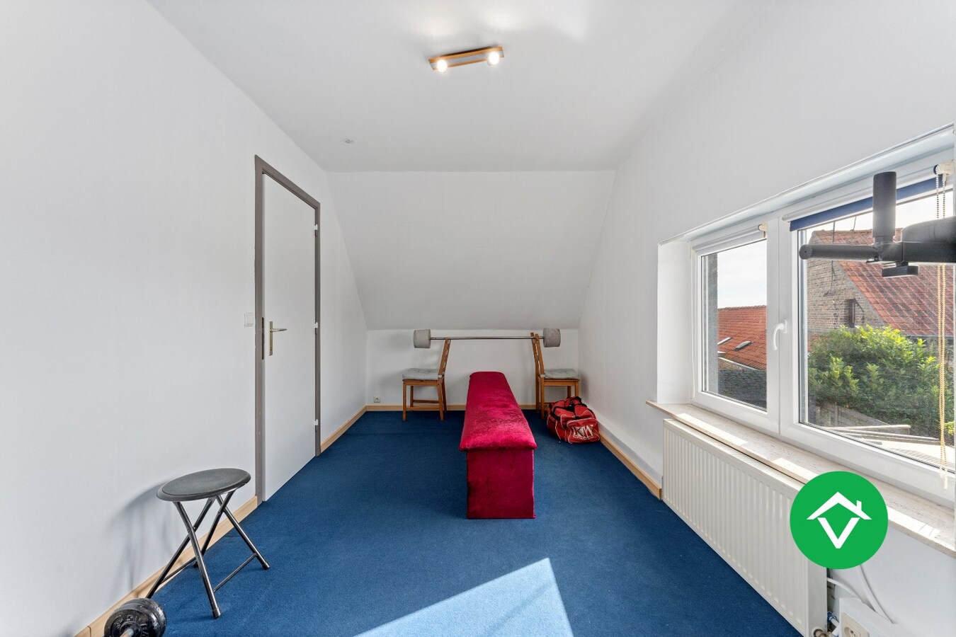 Landelijke woning met bijgebouw en zicht op de velden te koop in Vladslo 