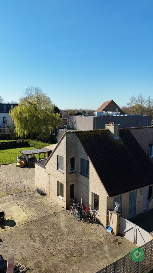 Statige gezinswoning met zonnige tuin, drie slaapkamers en topligging in Leke 