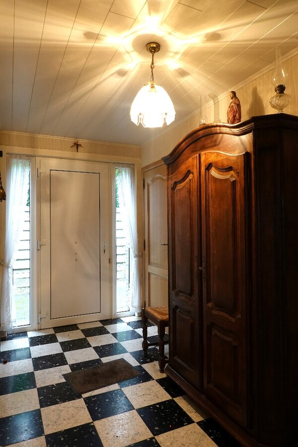 Ruime alleenstaande woning met uitstekende ligging te Ichtegem 