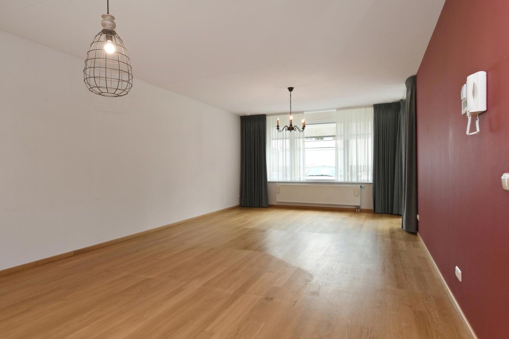 Goed onderhouden appartement op de begane grond met twee slaapkamers, terras, aparte berging en eigen parkeerplaats gelegen nabij het centrum van Kessel. 