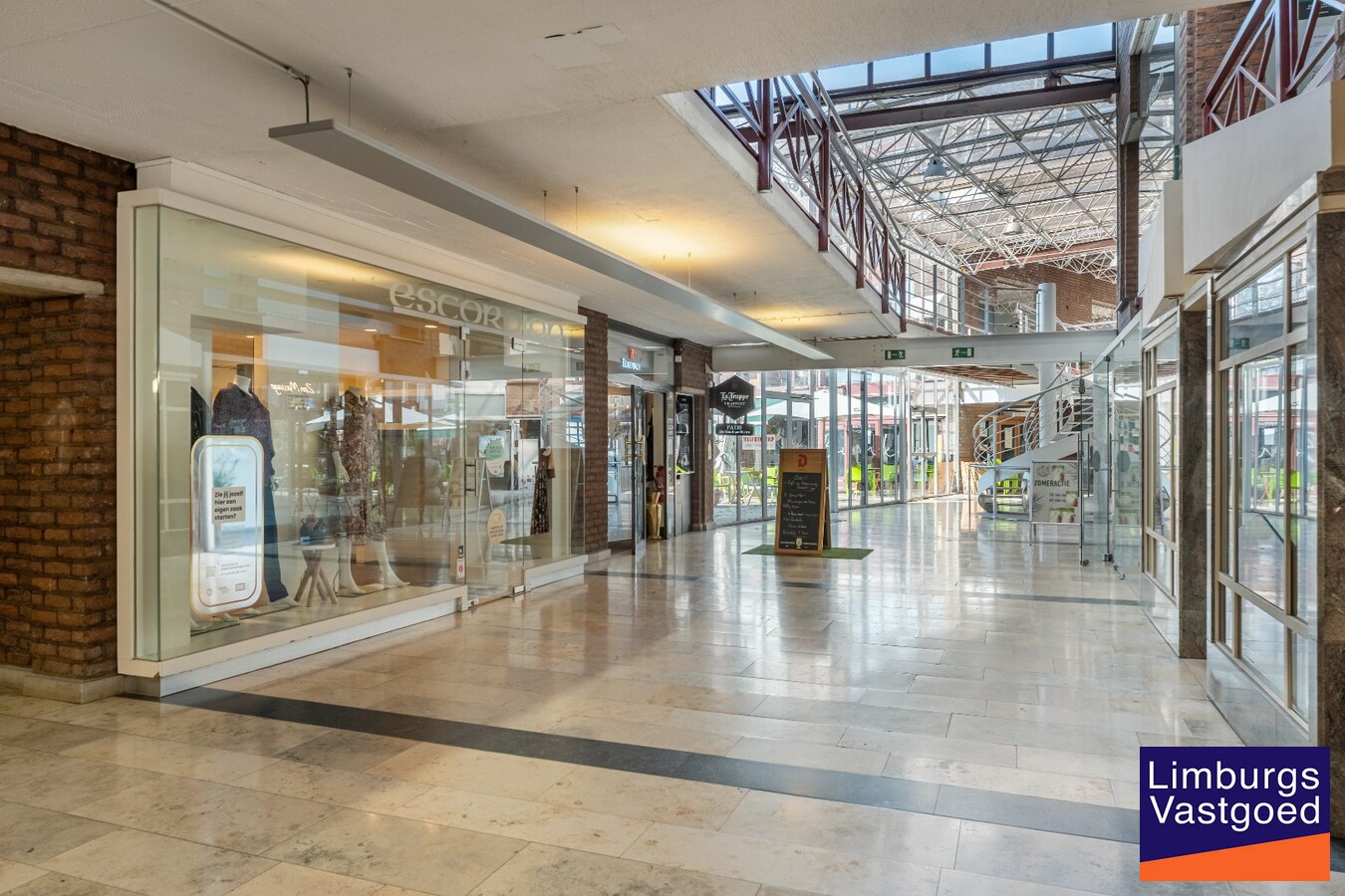 Commercieel uitstekend gelegen handelspand, 90m² 