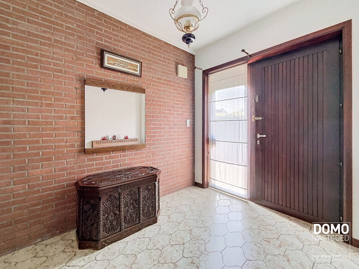 Ruime open bebouwing met tuin en inpandige garage gelegen te Spalbeek. 